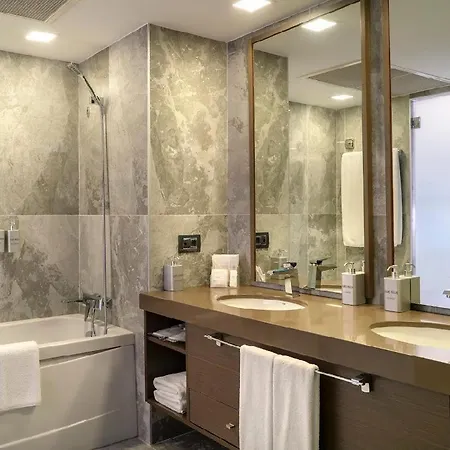 לינה וארוחת בוקר Family Terrace 4*